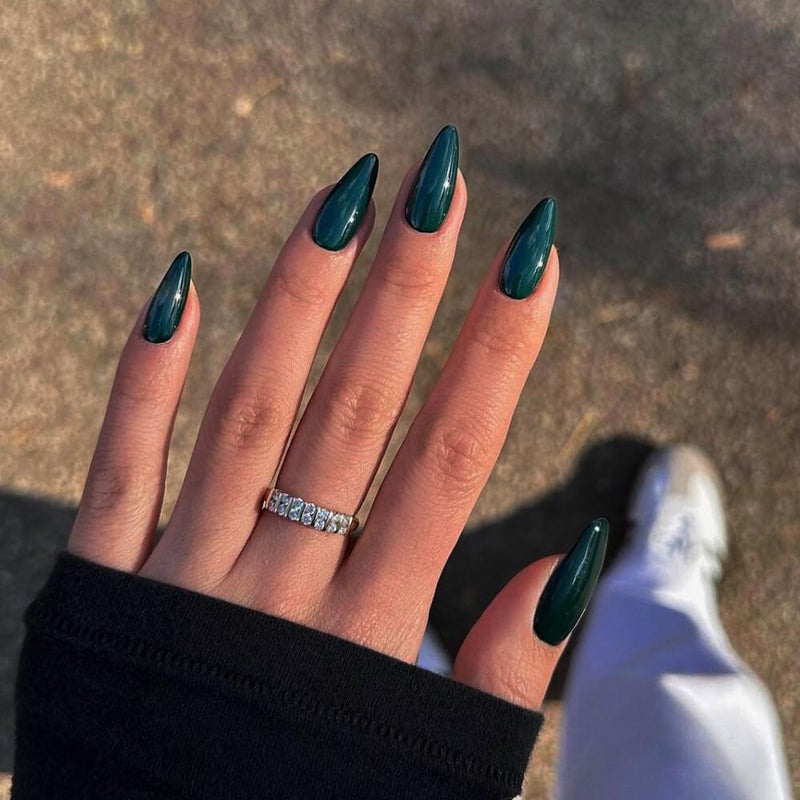 KQueenest 48 Pcs Almond Press on Nails Medium Length, Emerald Green Fake Nails Press on, Solid Color Stiletto Glue on Nails Medium, Gel Stick on Nails for Women Winter Wear - Image 3
